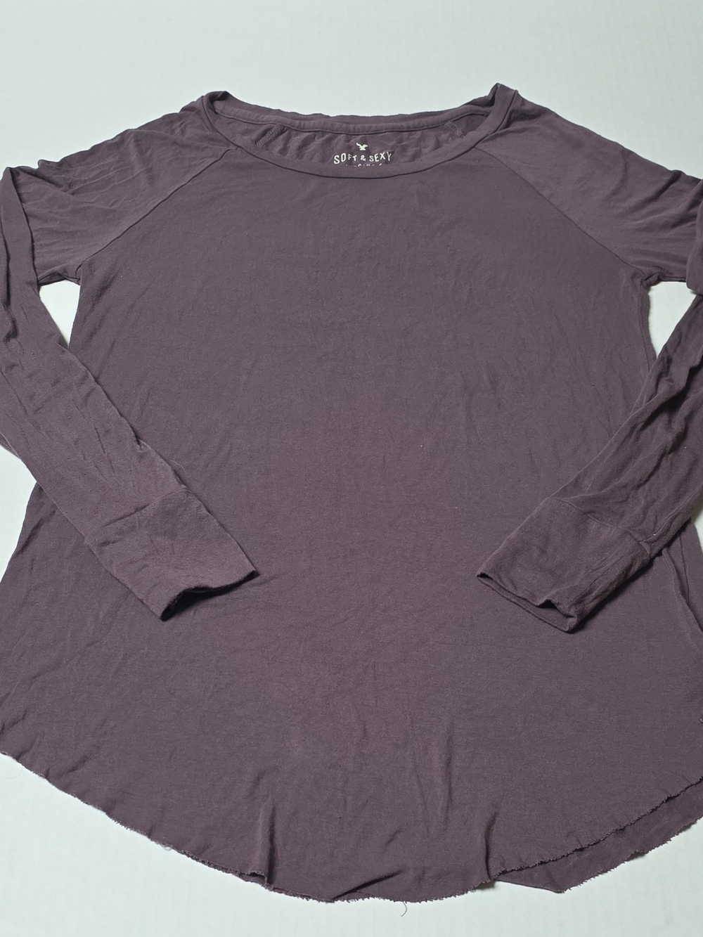 American Eagle Outfitters Long-Sleeve Crewneck Jegging Tee in Plum